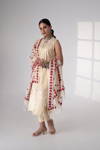 Load image into Gallery viewer, Raas handmade Phulkari Dupatta for women by Mysticloom // kota summer Dupatta