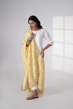 Load image into Gallery viewer, Sunset Hues Phulkari Dupatta for women by Mysticloom //Yellow Organza Dupatta for Online shopping // Haldi Festival