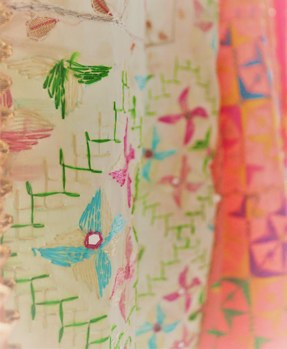Decoding the Art: Distinguishing Handmade and Machine-Made Phulkari Dupattas