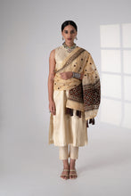 Load image into Gallery viewer, Sanjh Beige brown Kota handmade Phulkari Dupatta for women by Mysticloom // Dupatta for Online shopping // Summer

