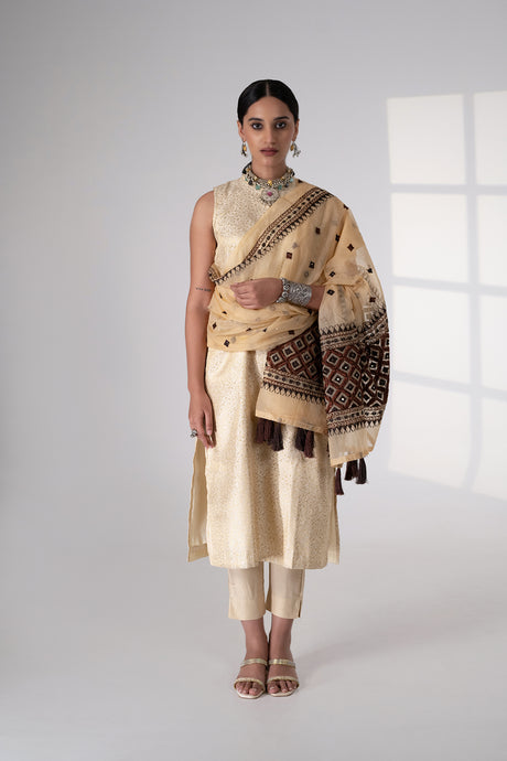 Sanjh Beige brown Kota handmade Phulkari Dupatta for women by Mysticloom // Dupatta for Online shopping // Summer