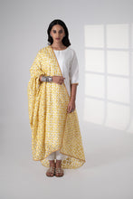 Load image into Gallery viewer, Sunset Hues Phulkari Dupatta for women by Mysticloom //Yellow Organza Dupatta for Online shopping // Haldi Festival
